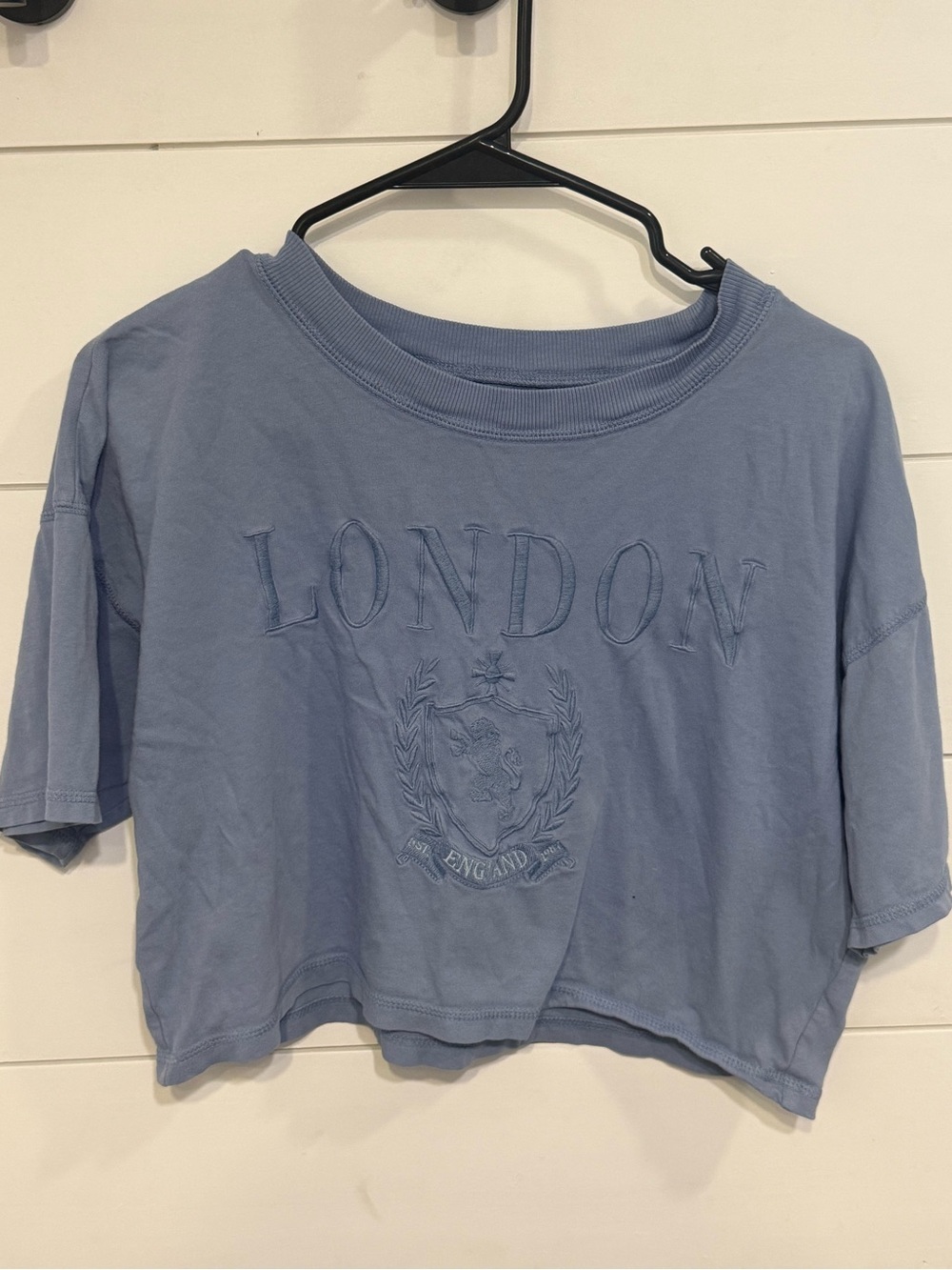 Aeropostale Cropped London Graphic Tee - Dusty Blue
